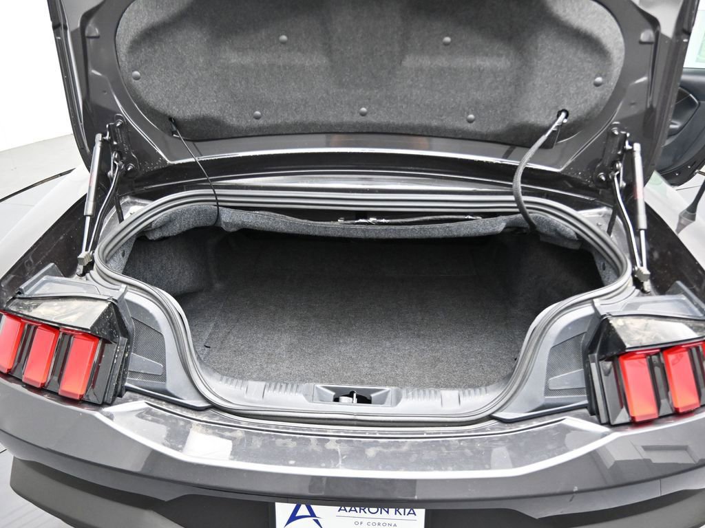 Used 2024 Ford Mustang Convertible image 10