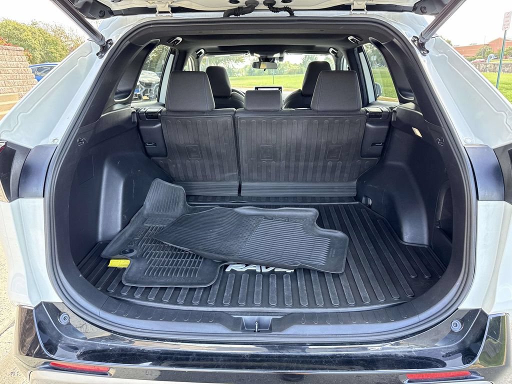 Used 2022 Toyota RAV4 SE w/ Convenience Package AWD/4WD image 24