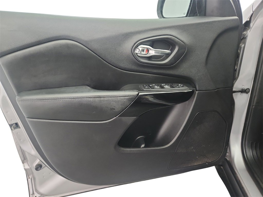 Used 2019 Jeep Cherokee Latitude Plus image 20