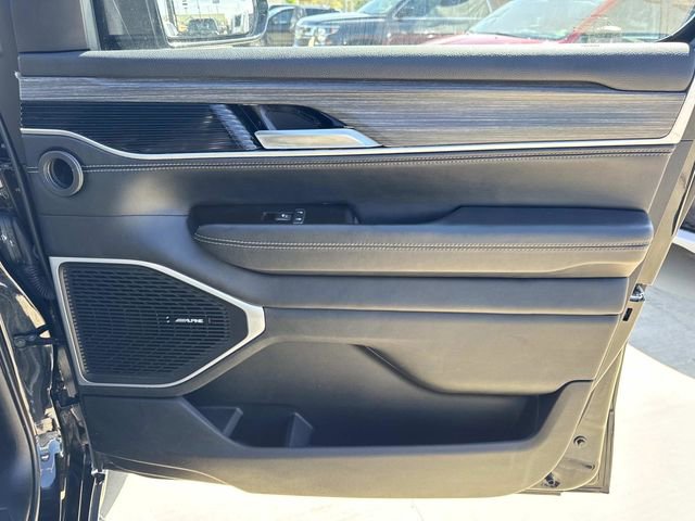 Used 2024 Jeep Wagoneer Series II w/ Flexible Seating Group image 17