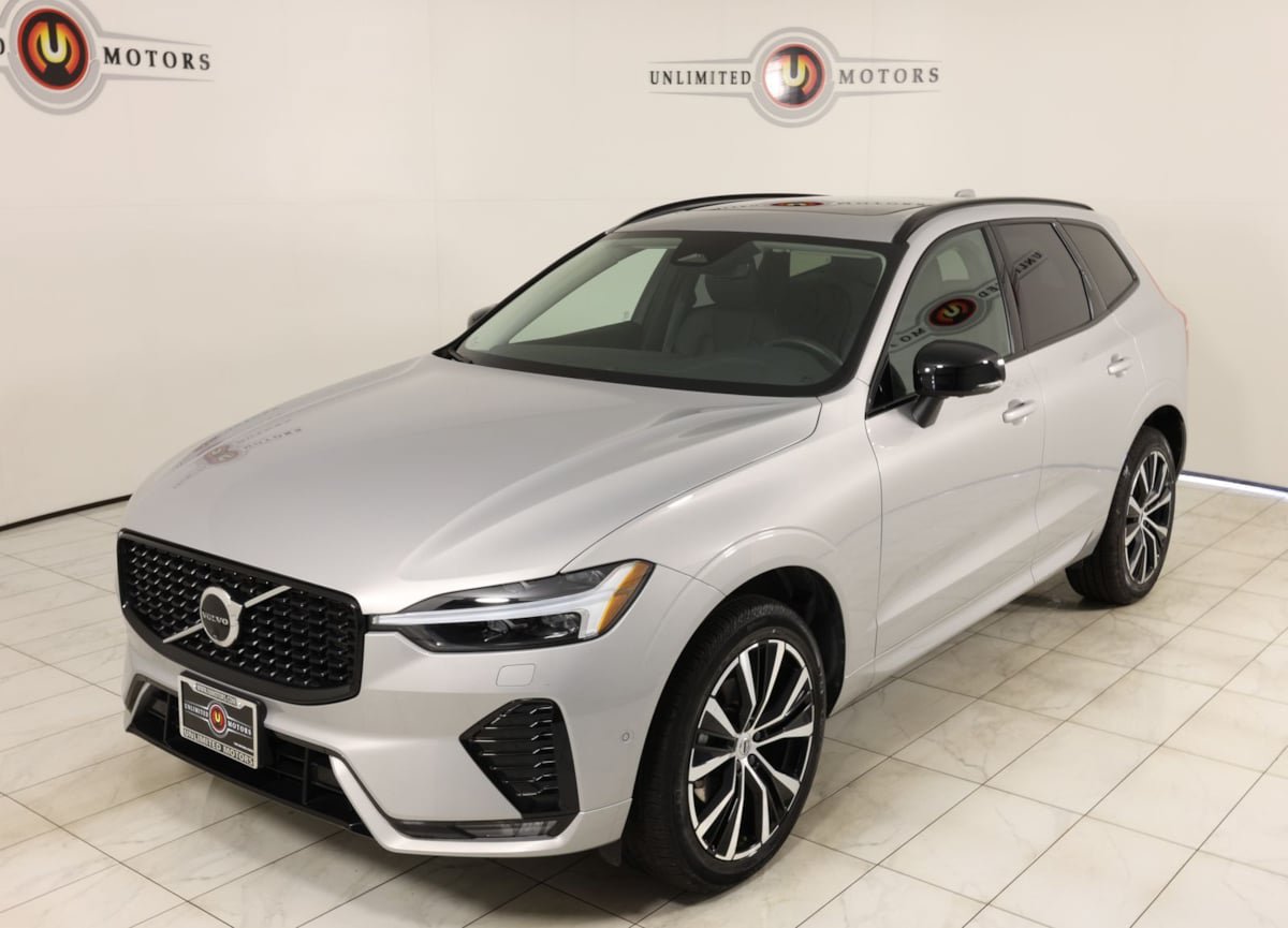 Used 2025 Volvo XC60 B5 Plus AWD/4WD image 35