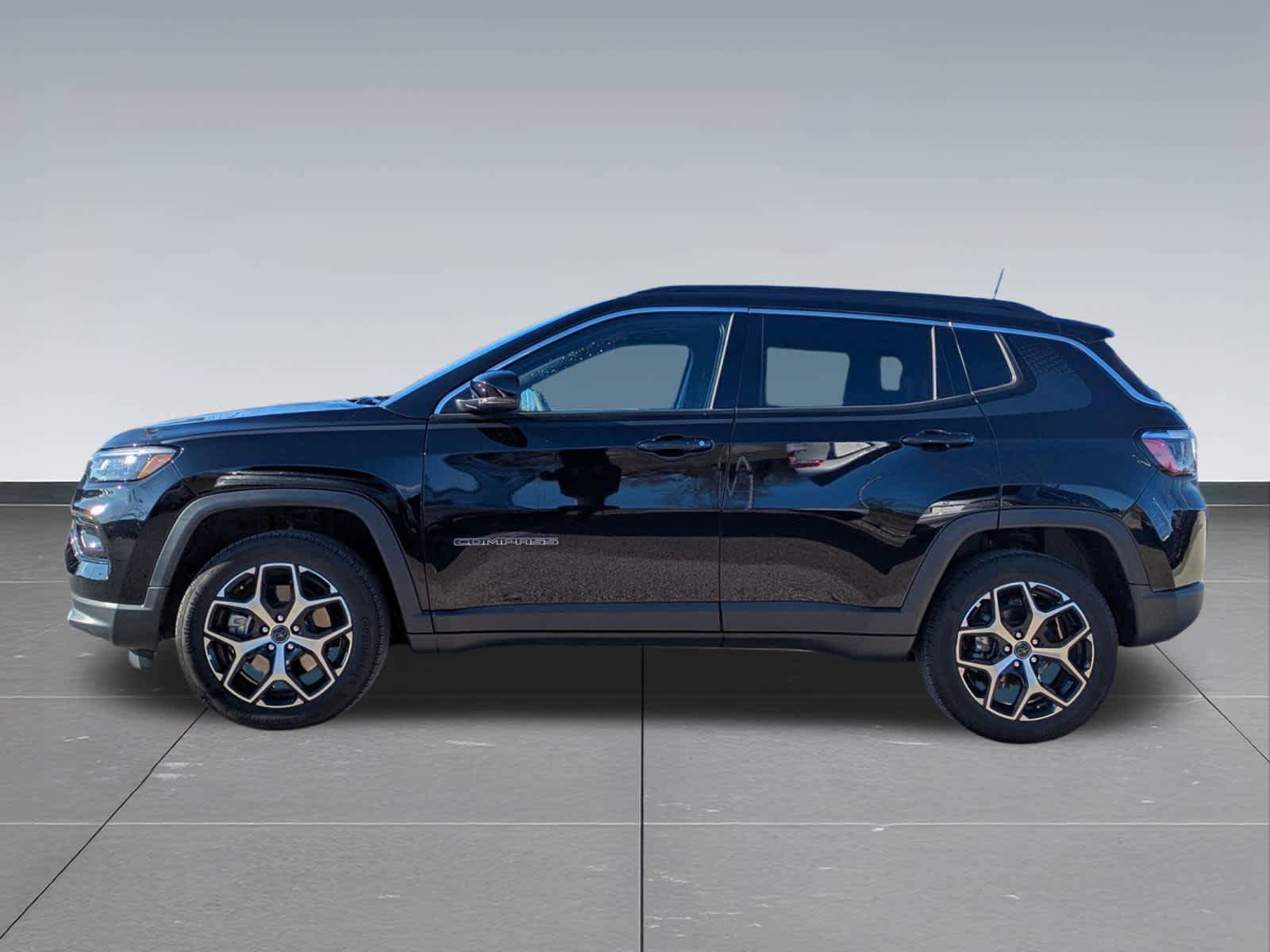 Used 2025 Jeep Compass Limited w/ Sun & Sound Group AWD/4WD image 5