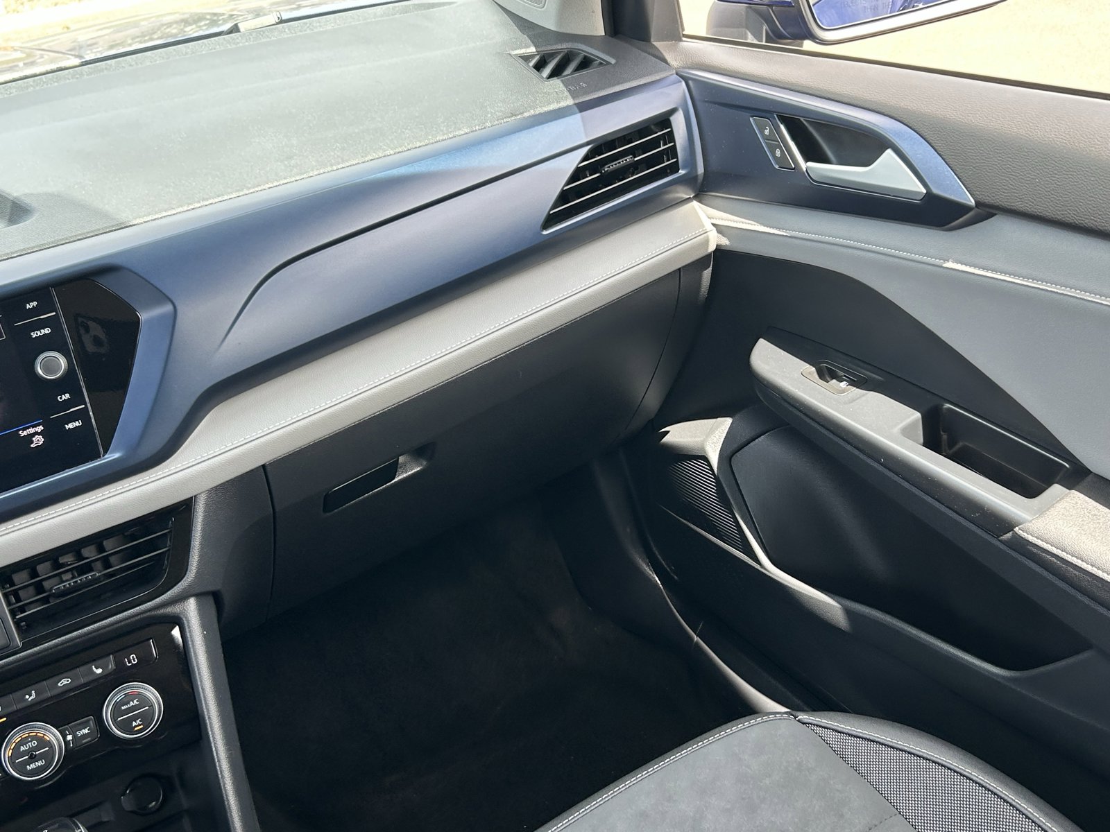 Used 2024 Volkswagen Taos SE image 19