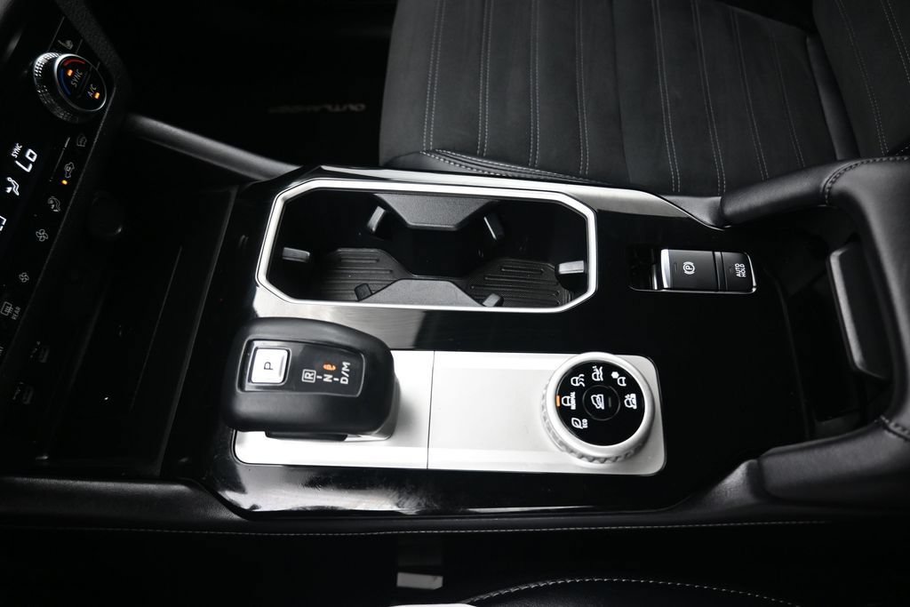 Used 2025 Mitsubishi Outlander AWD image 26