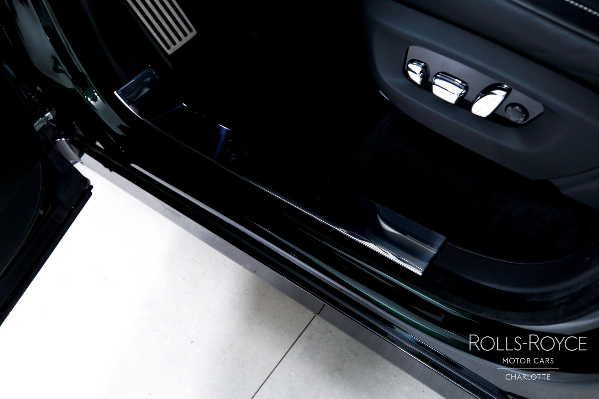 Used 2026 Rolls-Royce Cullinan AWD/4WD image 17