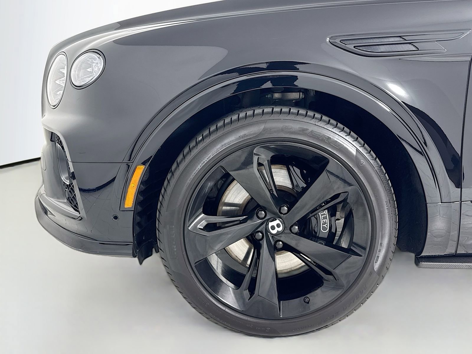 Used 2021 Bentley Bentayga AWD/4WD image 10