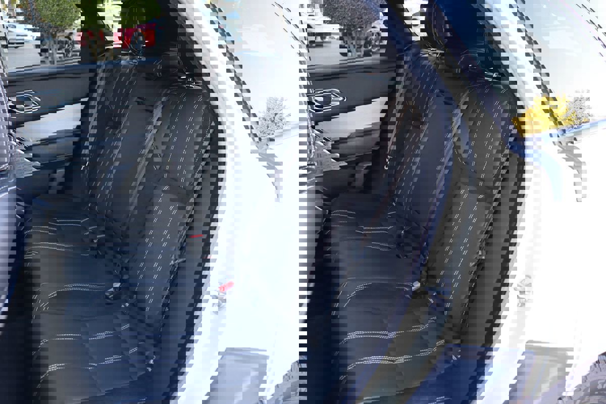 Used 2018 Land Rover Range Rover Velar R-Dynamic SE image 43