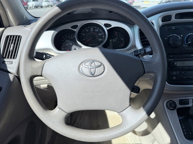 Used 2005 Toyota Highlander 4WD V6 w/ 3rd Row image 11