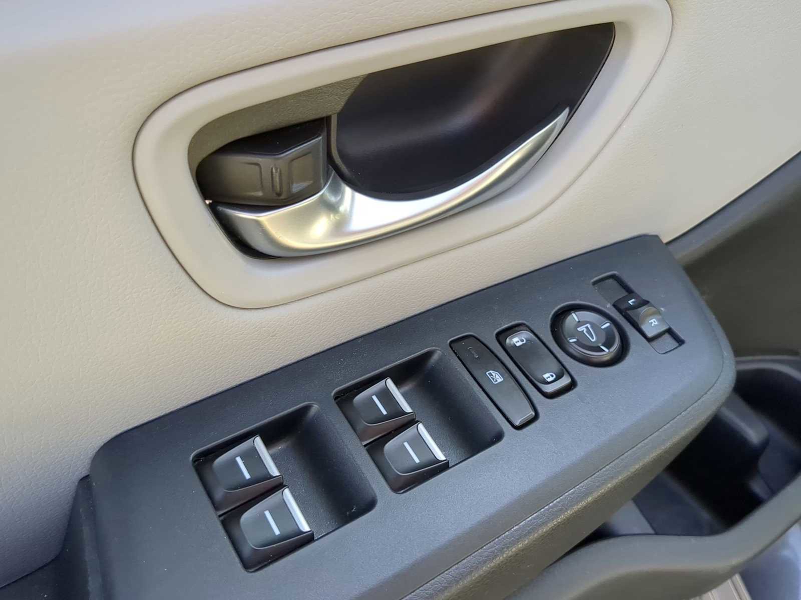 Used 2023 Honda Pilot LX image 12