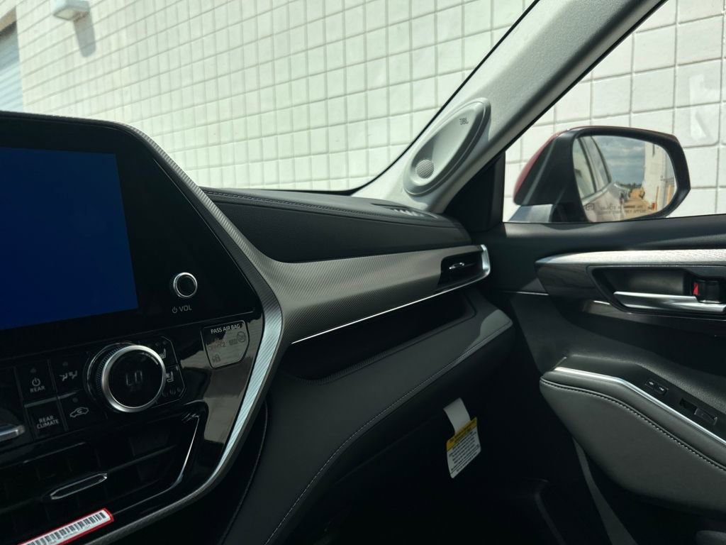 New 2026 Toyota Highlander Platinum image 18