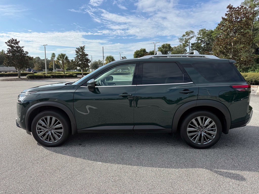 Used 2024 Nissan Pathfinder SL w/ SL Premium Package FWD image 2