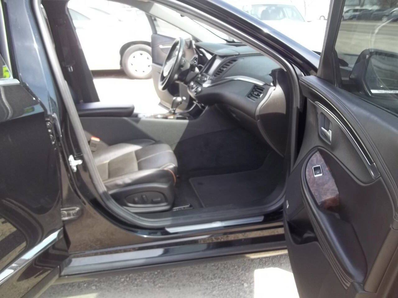 Used 2015 Chevrolet Impala LTZ image 11