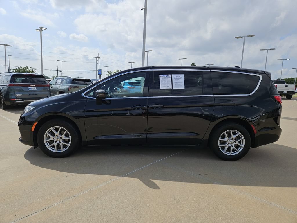 Used 2024 Chrysler Pacifica Touring FWD video 4