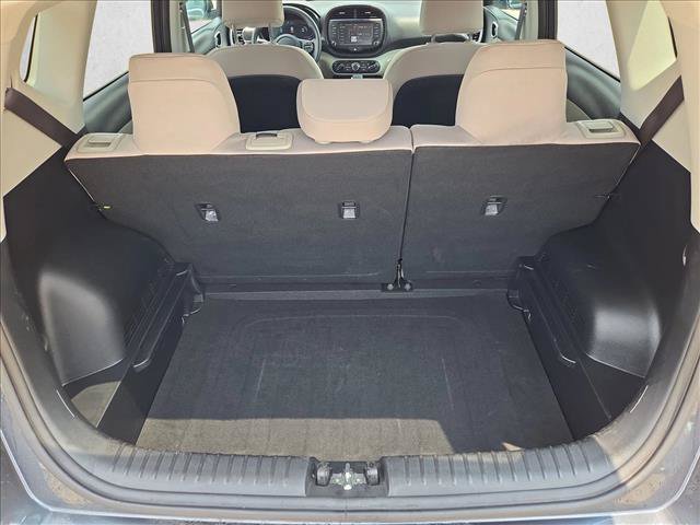 Used 2025 Kia Soul LX w/ LX Technology Package FWD image 6