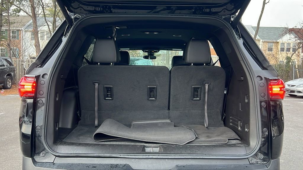 Used 2023 Chevrolet Traverse LT image 17