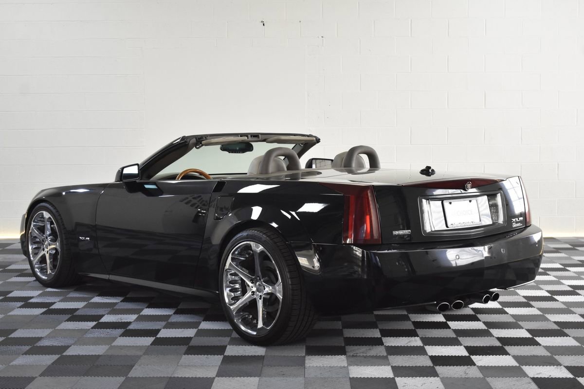 Used 2005 Cadillac XLR image 4