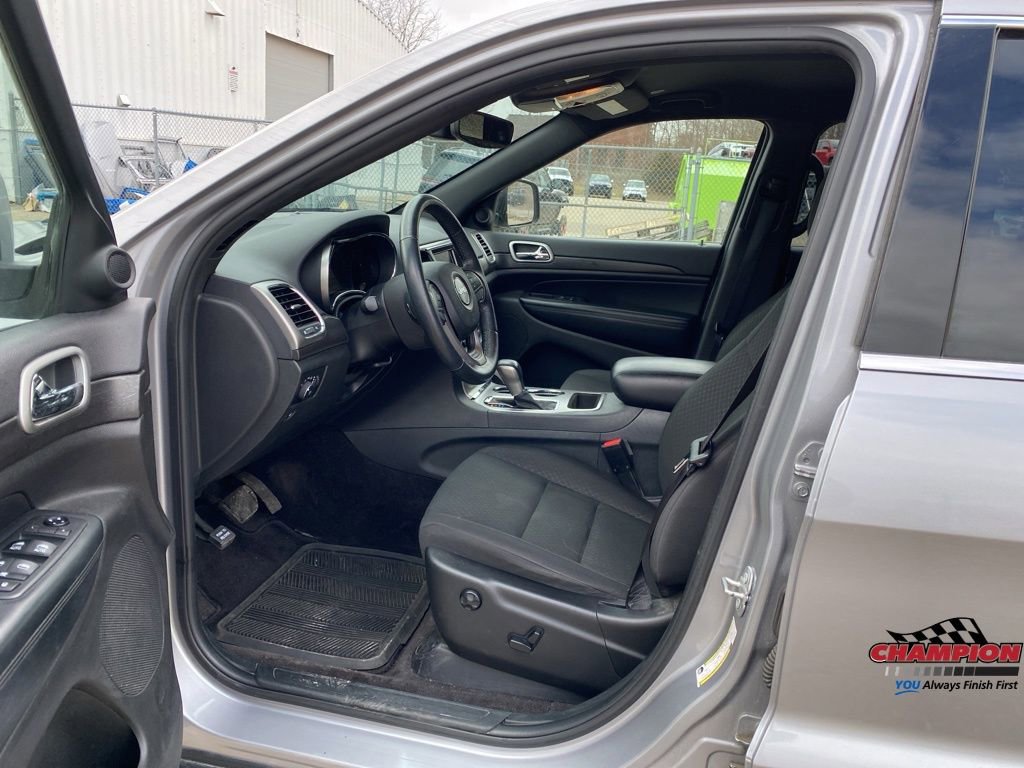 Used 2018 Jeep Grand Cherokee Laredo image 16