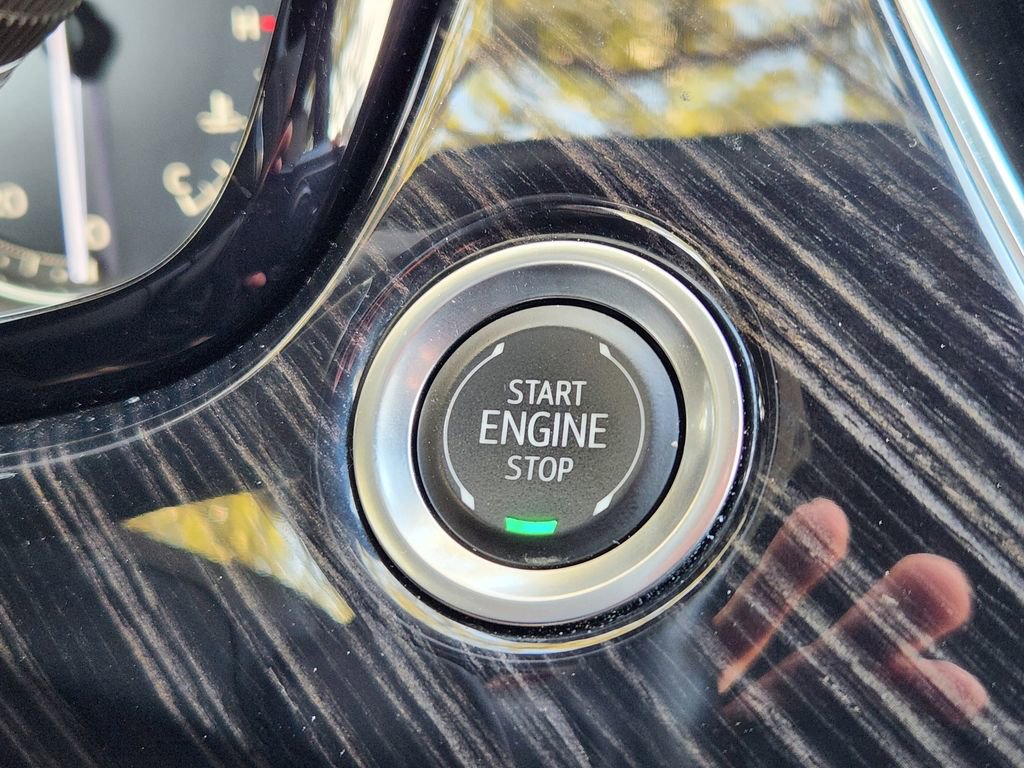 Used 2025 Cadillac XT6 Premium Luxury image 20