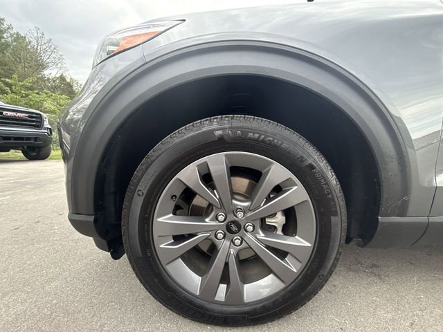 Used 2024 Ford Explorer XLT w/ Equipment Group 202A image 10