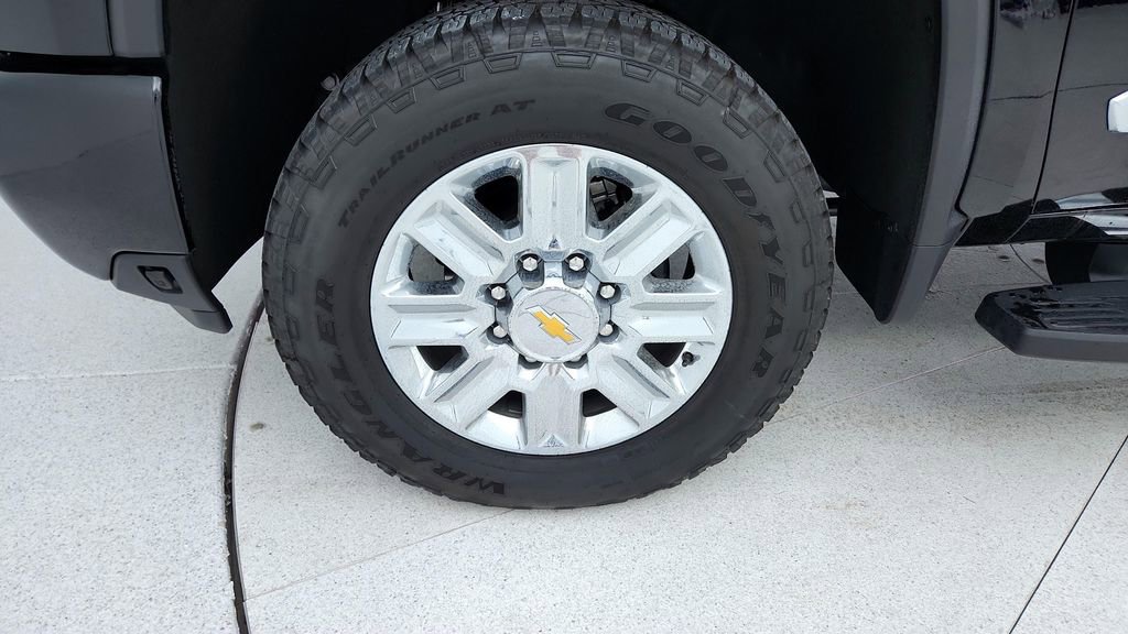 Used 2024 Chevrolet Silverado 2500 High Country w/ Technology Package AWD/4WD image 36