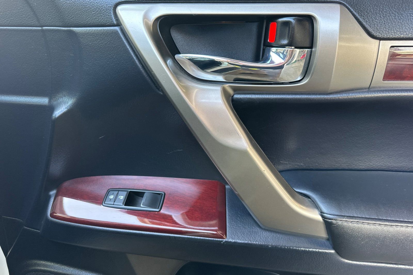 Used 2017 Lexus GX 460 Premium w/ Premium Package image 23