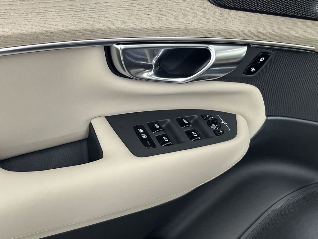 New 2026 Volvo XC90 T8 Ultra w/ Protection Package image 8