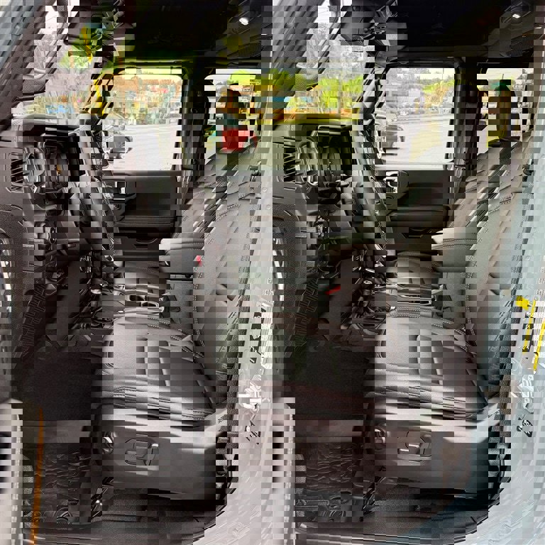 Used 2025 Jeep Gladiator High Tide image 5