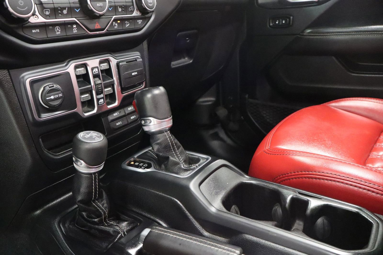 Used 2019 Jeep Wrangler Unlimited Sahara w/ Quick Order Package 24M Moab AWD/4WD image 47