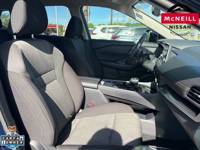 Used 2025 Nissan Rogue SV image 11