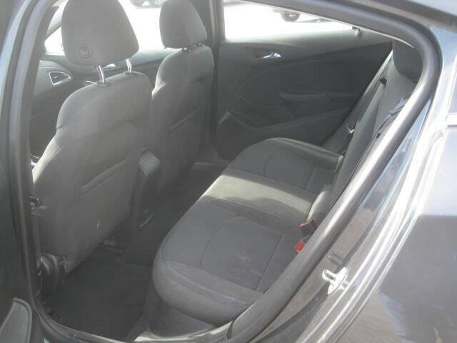 Used 2017 Chevrolet Cruze LT image 12