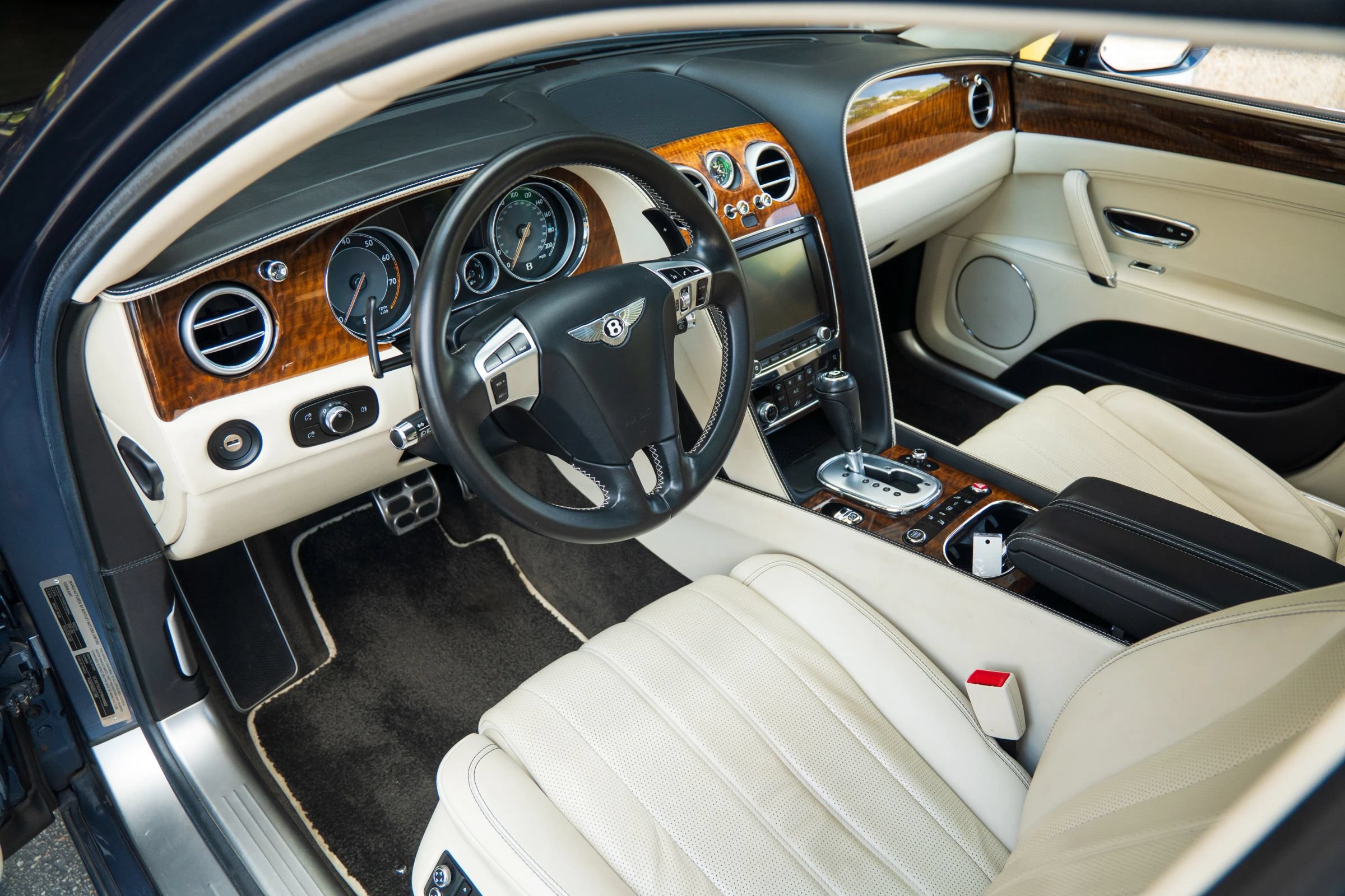 Used 2015 Bentley Flying Spur V8 AWD/4WD image 23
