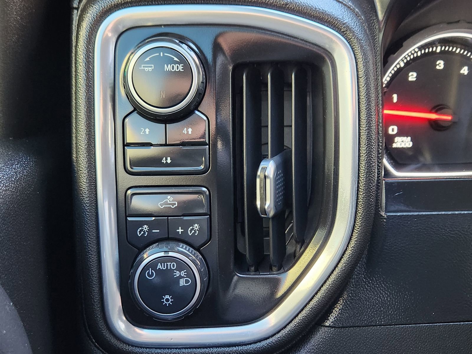 Used 2021 Chevrolet Silverado 2500 LT w/ Z71 Off-Road Package AWD/4WD image 23