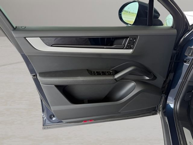 Used 2024 Porsche Cayenne Coupe image 15