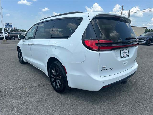 Used 2021 Chrysler Pacifica Touring-L w/ S Appearance Package AWD/4WD image 7