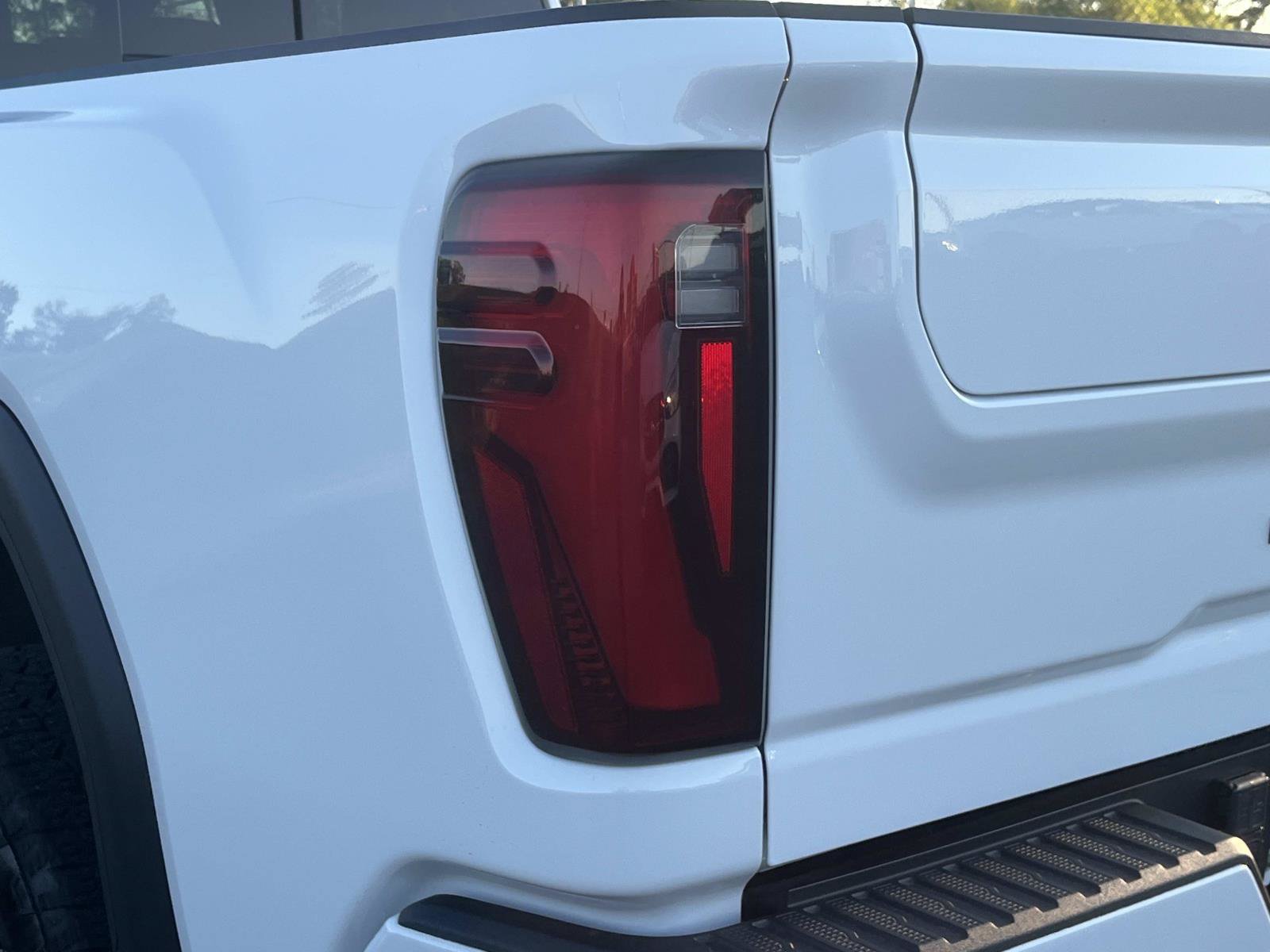 Used 2024 GMC Sierra 2500 Denali Ultimate AWD/4WD image 10