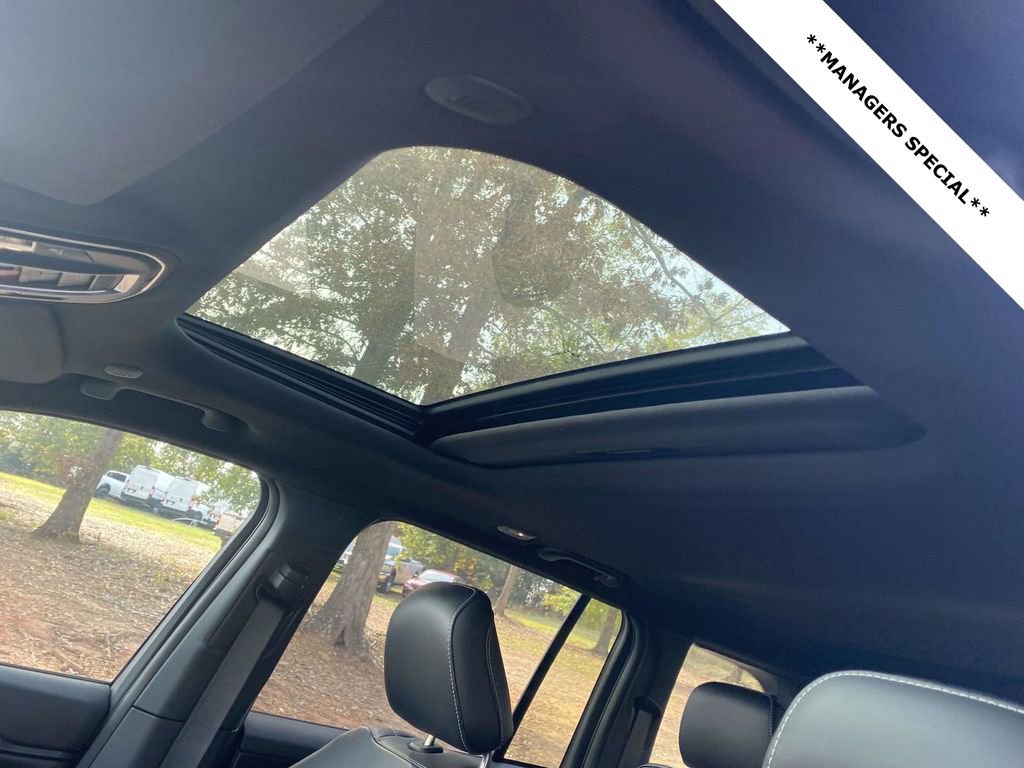 New 2025 Jeep Grand Cherokee Altitude image 21