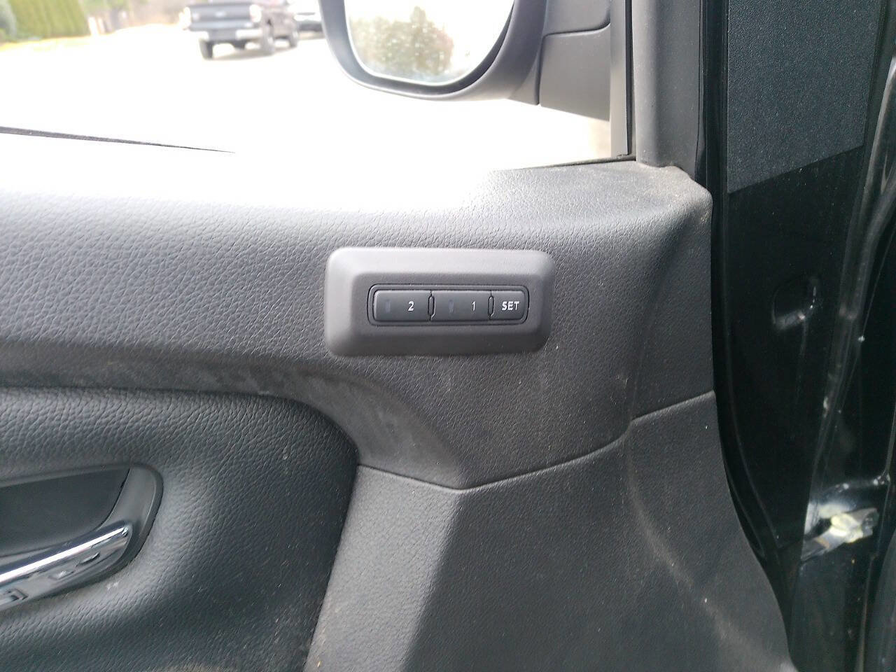 Used 2018 Nissan Titan SL w/ Midnight Edition image 35