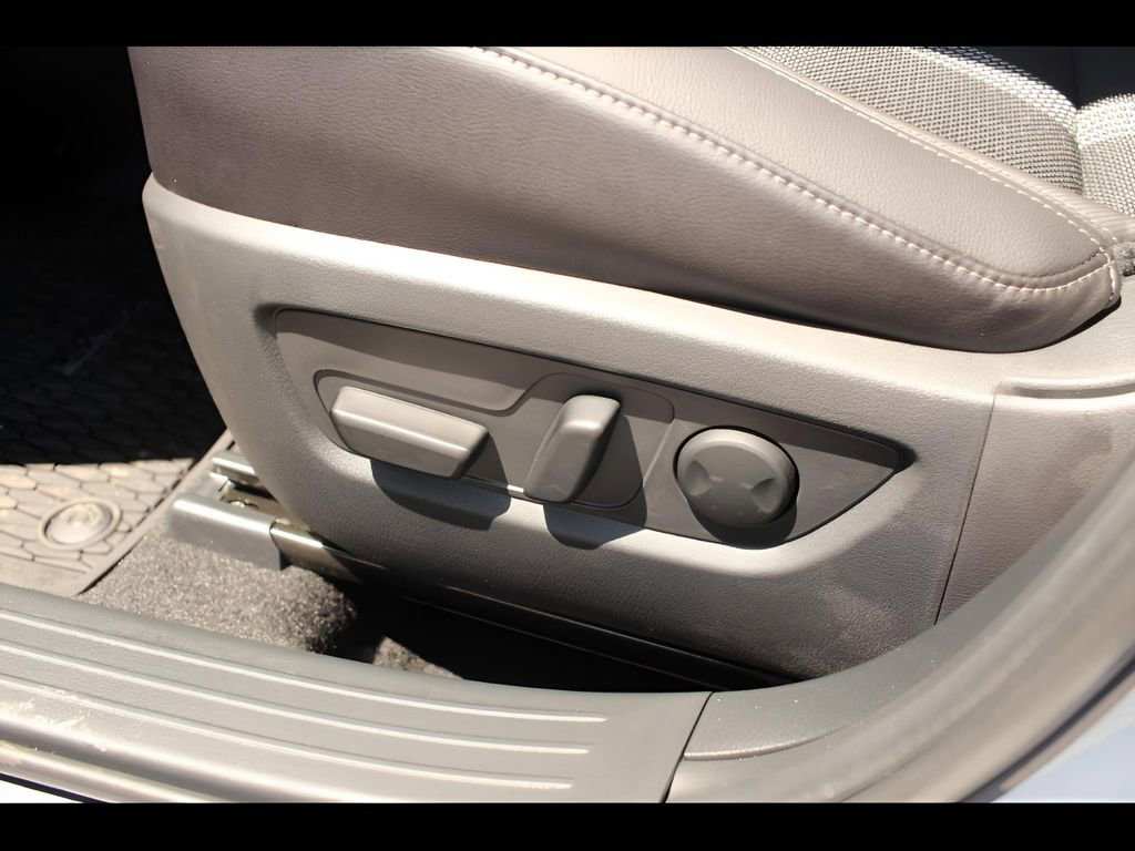 Used 2025 MAZDA CX-50 AWD 2.5 S w/ Preferred Package image 11