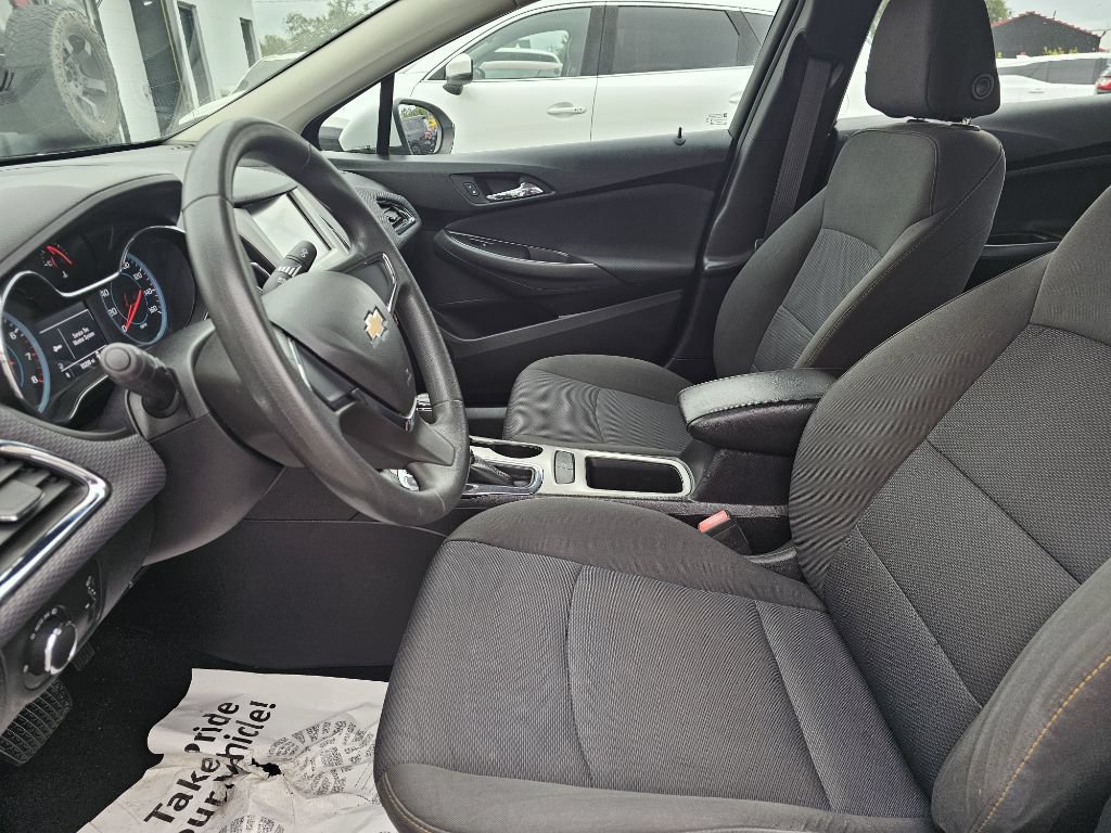 Used 2017 Chevrolet Cruze LS FWD image 13