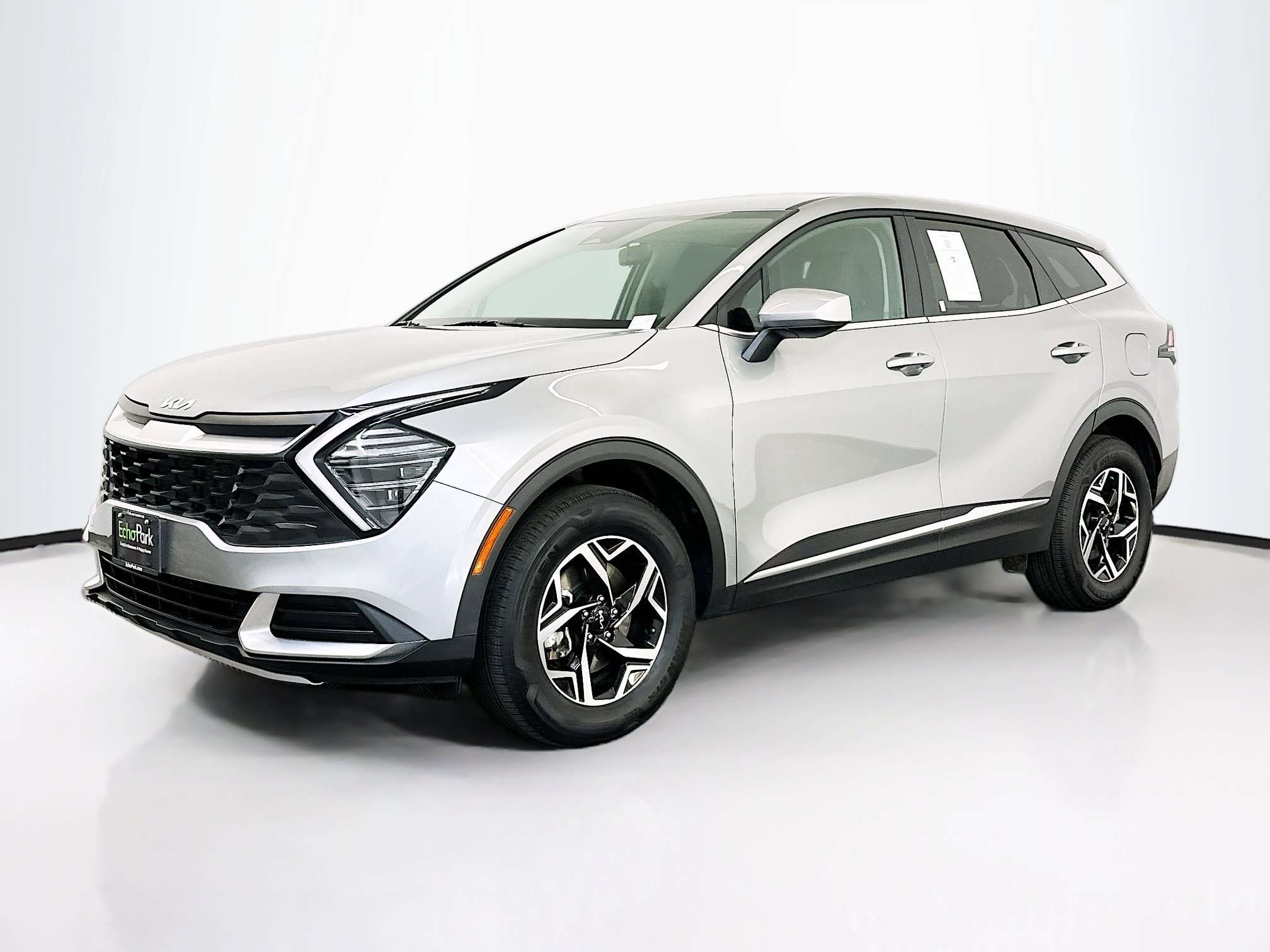 Used 2024 Kia Sportage LX image 3