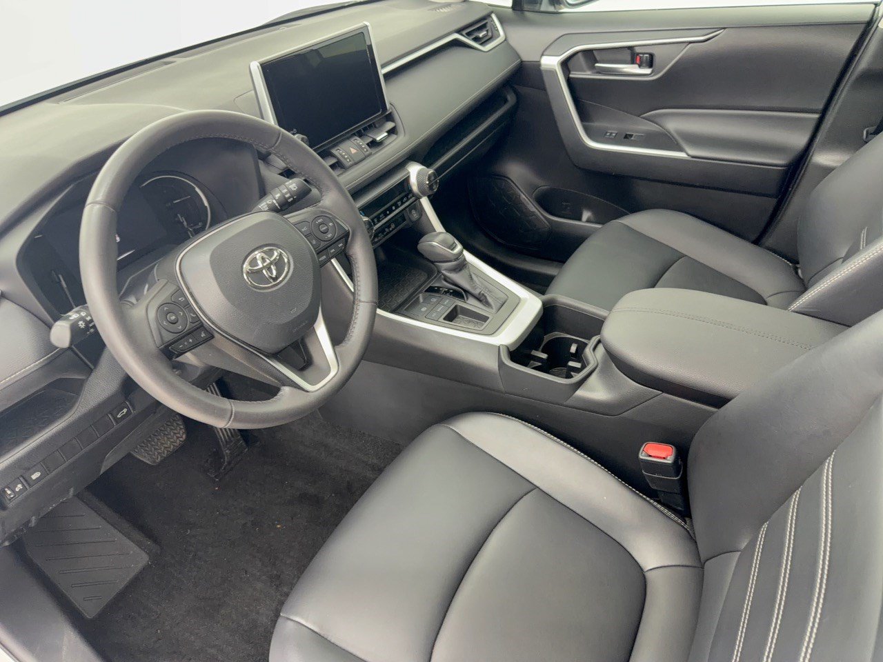 Certified 2023 Toyota RAV4 XLE Premium FWD image 4