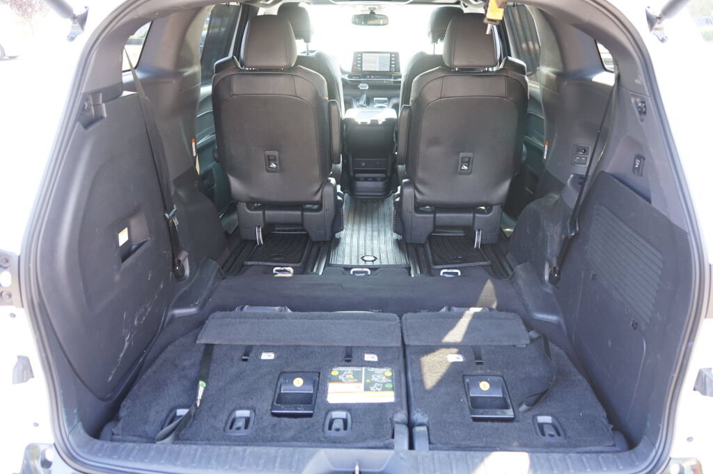 Used 2022 Toyota Sienna XSE w/ XSE Plus Package AWD/4WD image 11
