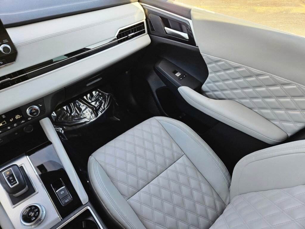 Used 2023 Mitsubishi Outlander SEL image 12