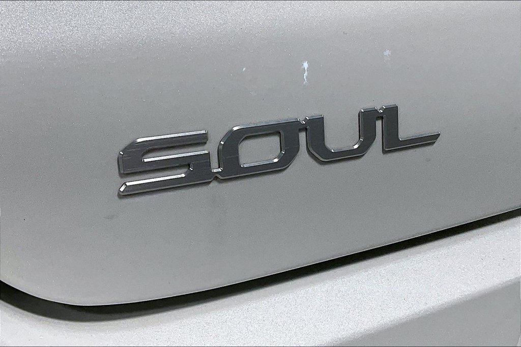 Used 2025 Kia Soul LX w/ LX Technology Package FWD image 37