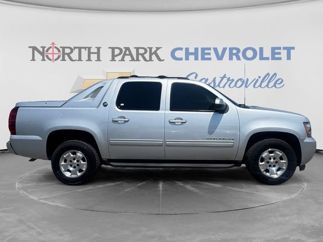 Used 2013 Chevrolet Avalanche LS RWD image 2