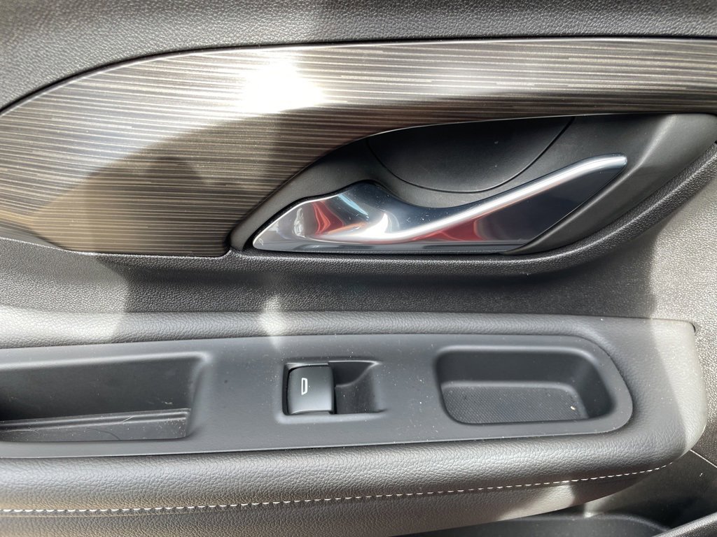 Used 2024 GMC Terrain SLE image 13