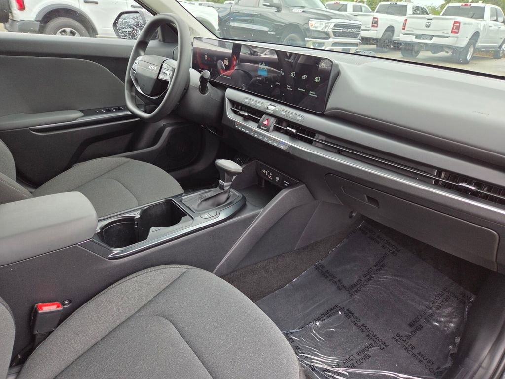 Used 2025 Kia K4 LXS image 9