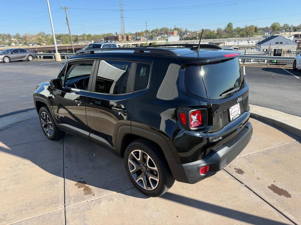 Used 2018 Jeep Renegade Latitude w/ Cold Weather Group AWD/4WD image 10
