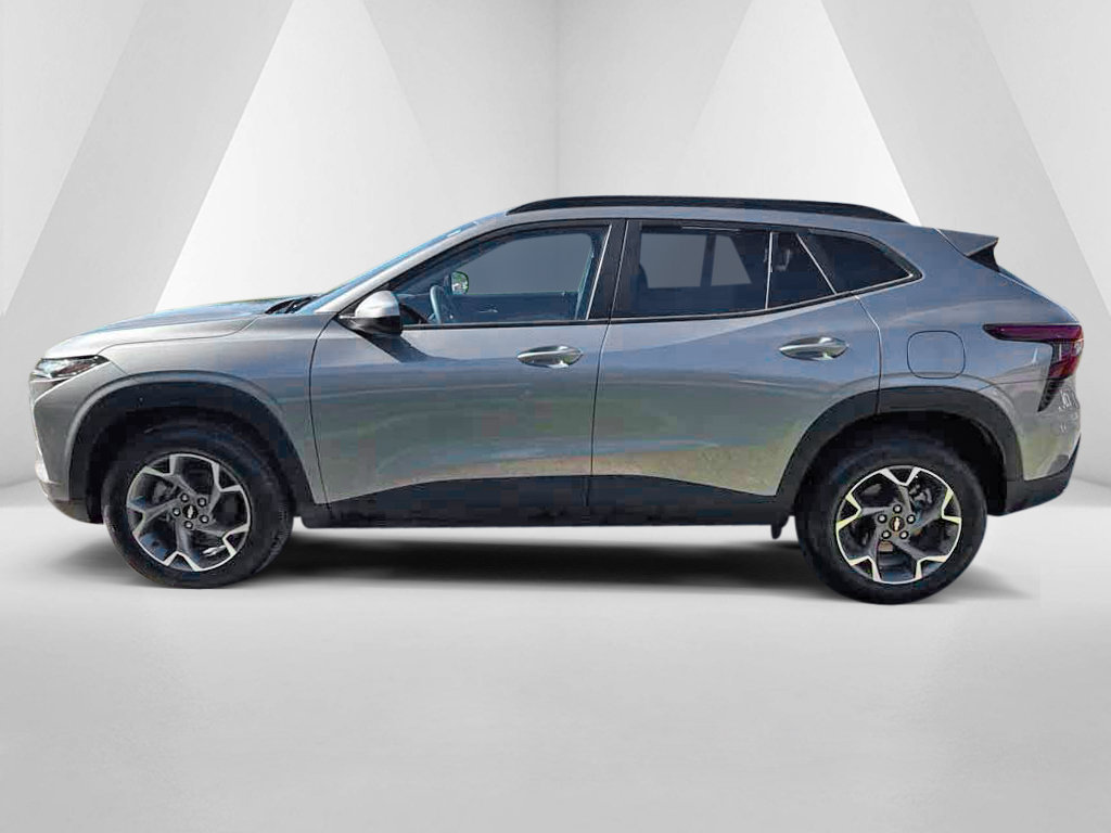 Used 2025 Chevrolet Trax LT FWD image 4