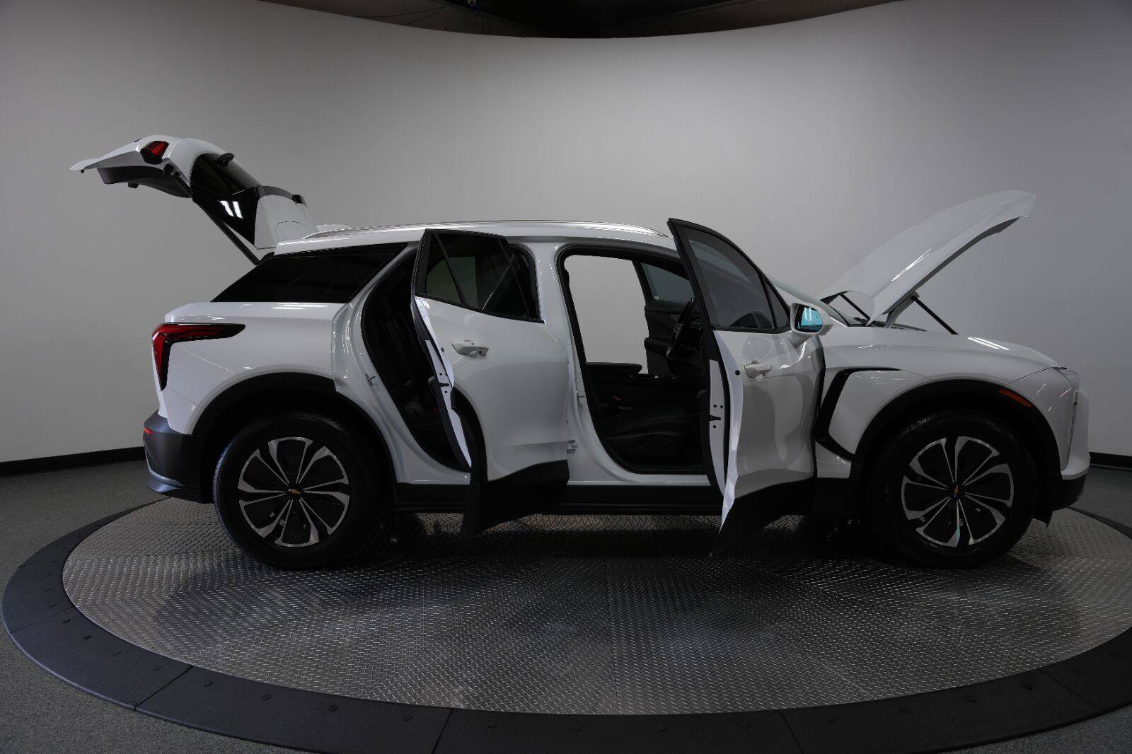 Certified 2024 Chevrolet Blazer EV LT AWD/4WD image 12